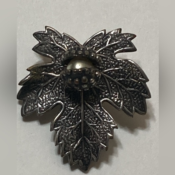 LOT OF 4 VINTAGE SILVER TONE CLIP ON EARRINGS - Picture 7 of 16